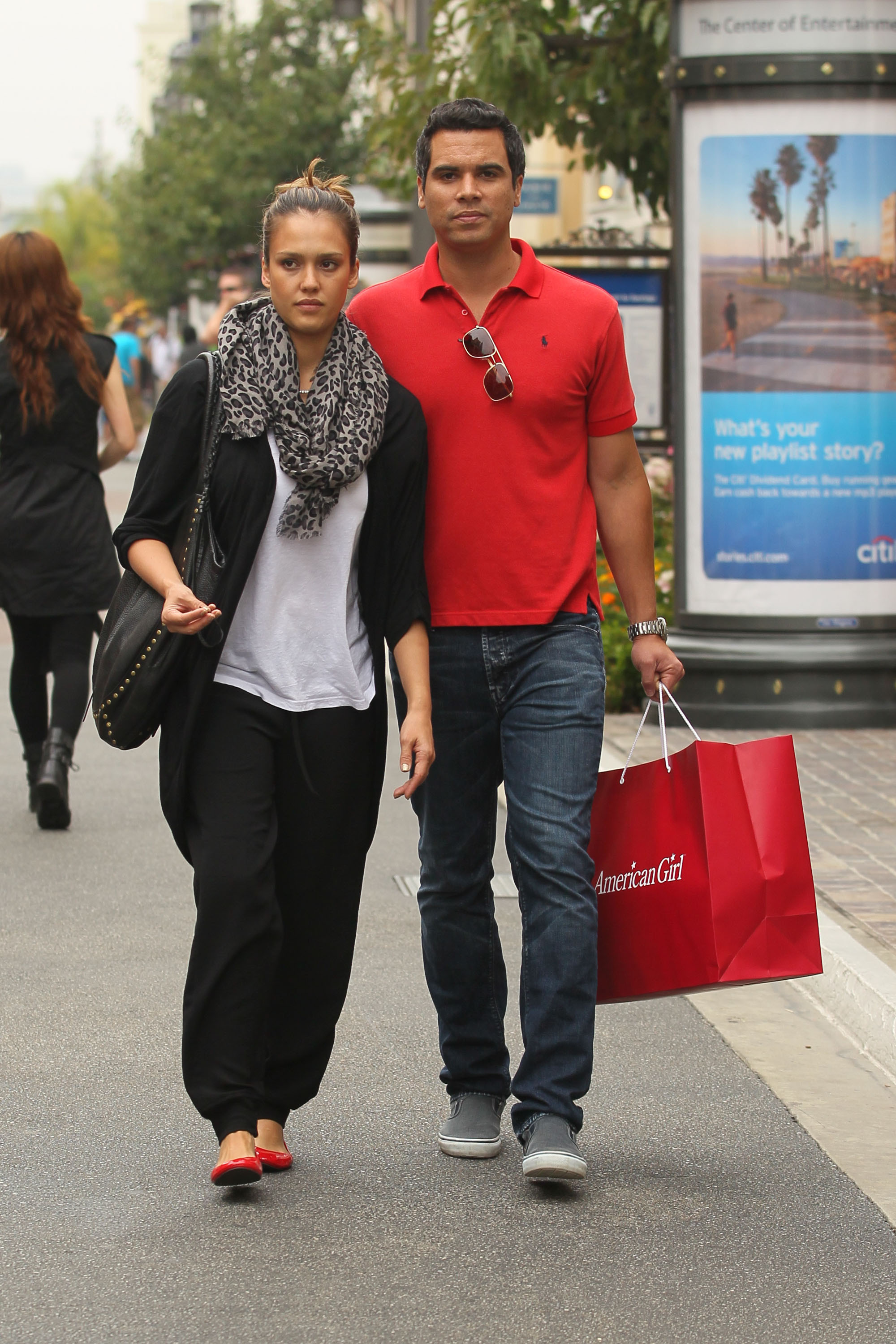 Jessica Alba and Cash Warren go shopping at The Grove | Picture 85947